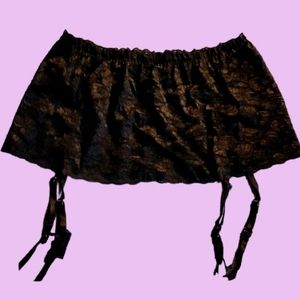 Cute stretchy black lace garter skirt!